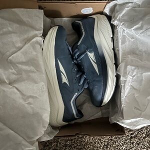 MEN'S ALTRA VIA OLYMPUS Running Shoes - NEW IN BOX - 9.5 Men’s - Mineral Blue